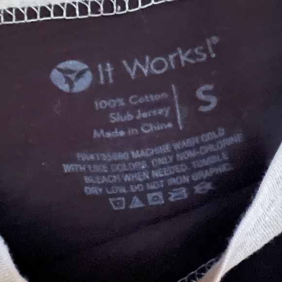 ItWorks 3/4 sleeve jersey t-shirt. - Picture 2 of 2